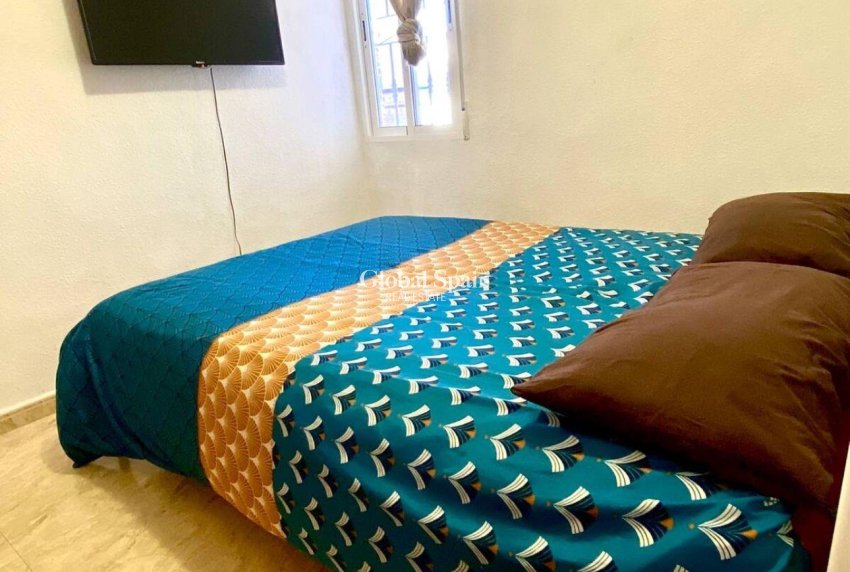 Odsprzedaż - DOM -
TORREVIEJA - 