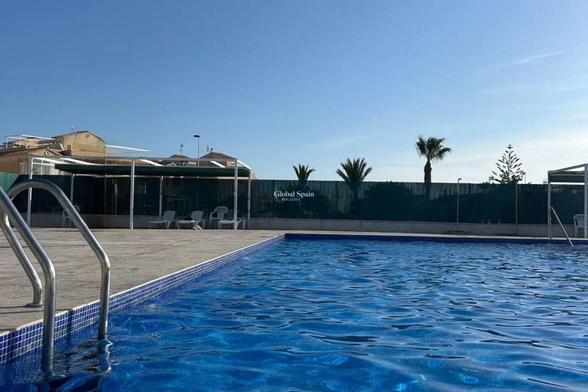 Odsprzedaż - DOM -
TORREVIEJA - 