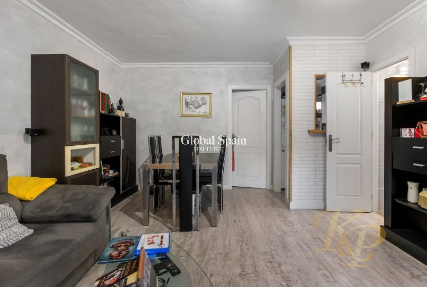 Odsprzedaż - DOM -
TORREVIEJA - 