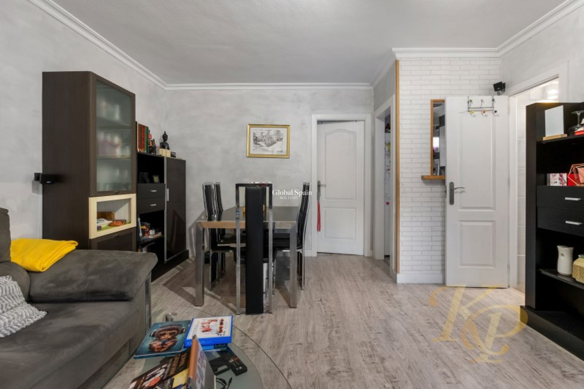 Odsprzedaż - DOM -
TORREVIEJA - 