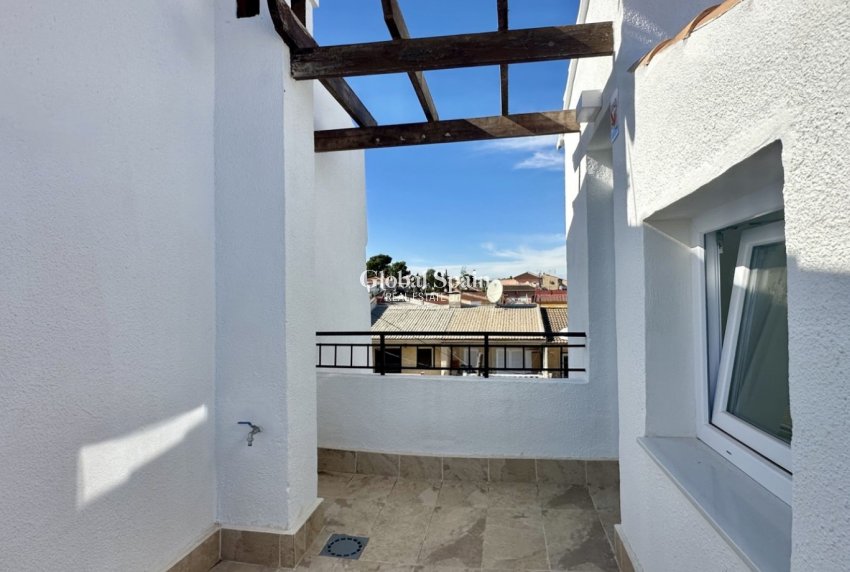 Odsprzedaż - DOM -
TORREVIEJA - 