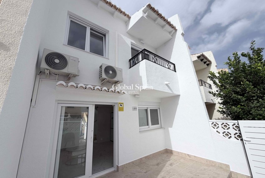 Odsprzedaż - DOM -
TORREVIEJA - 