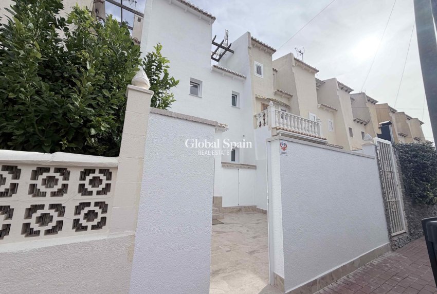 Odsprzedaż - DOM -
TORREVIEJA - 