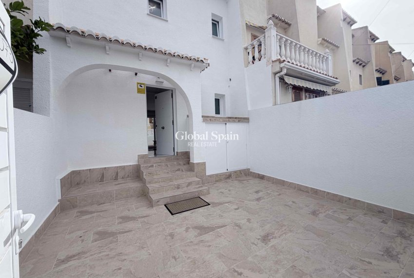 Odsprzedaż - DOM -
TORREVIEJA - 