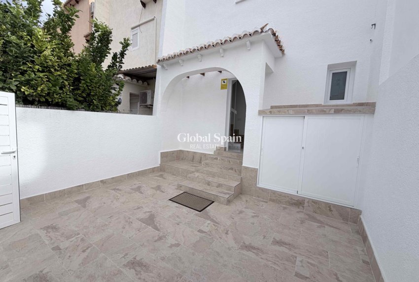 Odsprzedaż - DOM -
TORREVIEJA - 