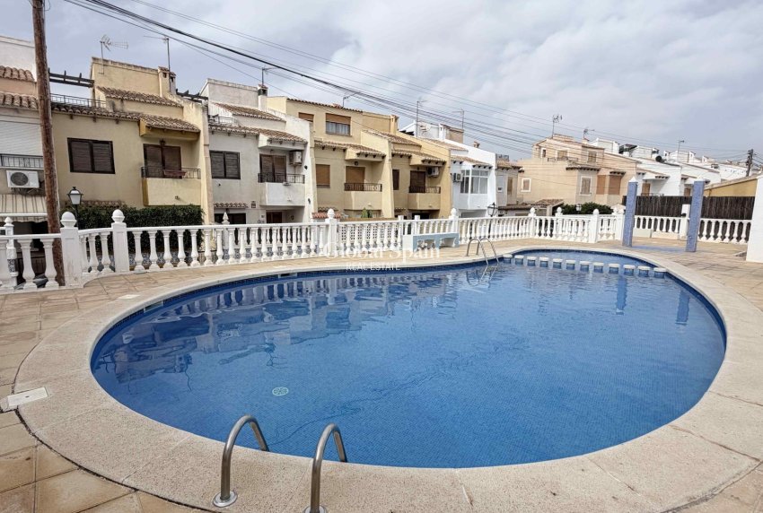 Odsprzedaż - DOM -
TORREVIEJA - 