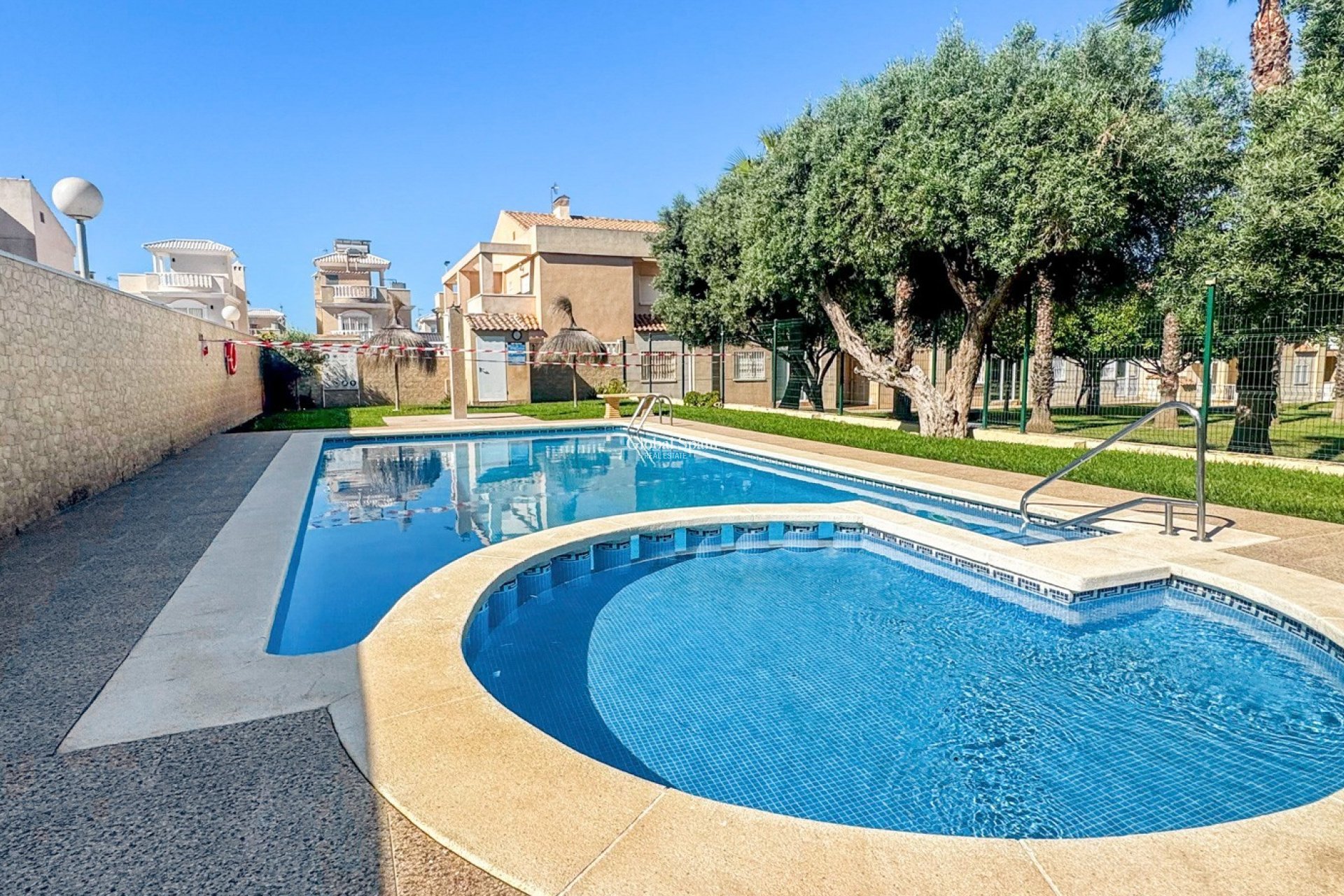 Odsprzedaż - DOM -
TORREVIEJA - 
