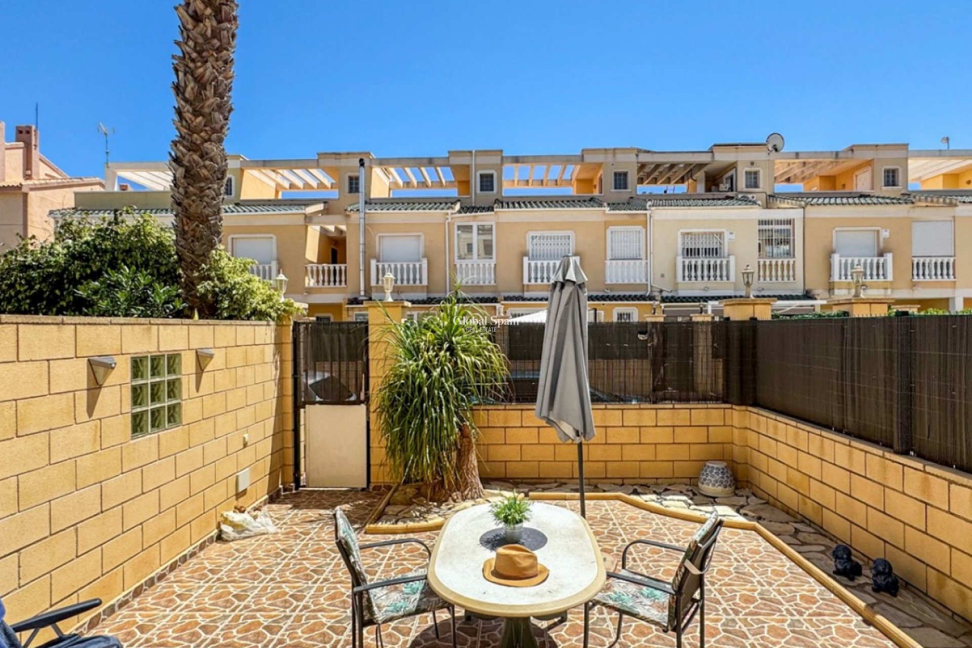 Odsprzedaż - DOM -
TORREVIEJA - 