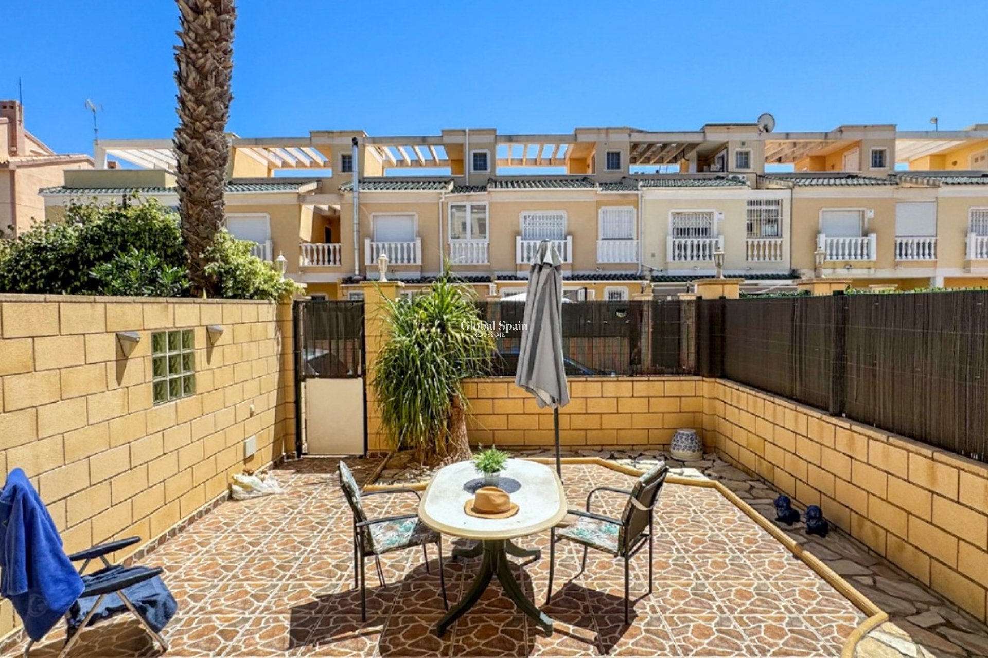 Odsprzedaż - DOM -
TORREVIEJA - 