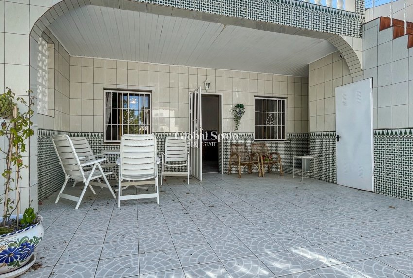 Odsprzedaż - DOM -
TORREVIEJA - 