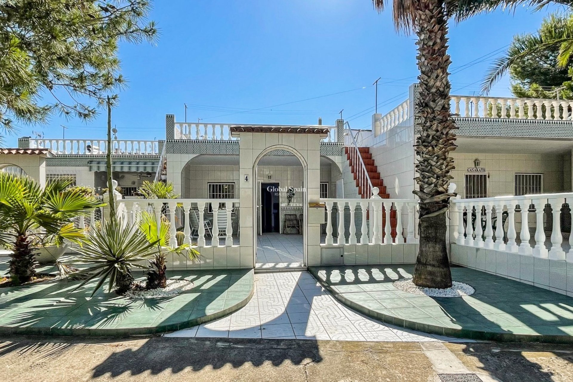 Odsprzedaż - DOM -
TORREVIEJA - 