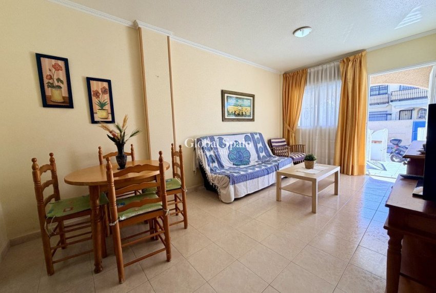 Odsprzedaż - DOM -
TORREVIEJA - 