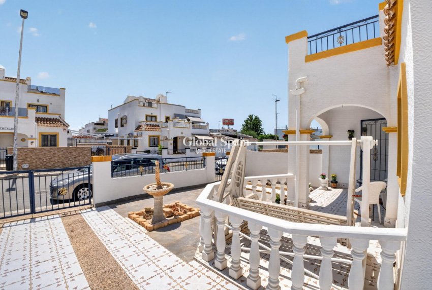 Odsprzedaż - DOM -
TORREVIEJA - 