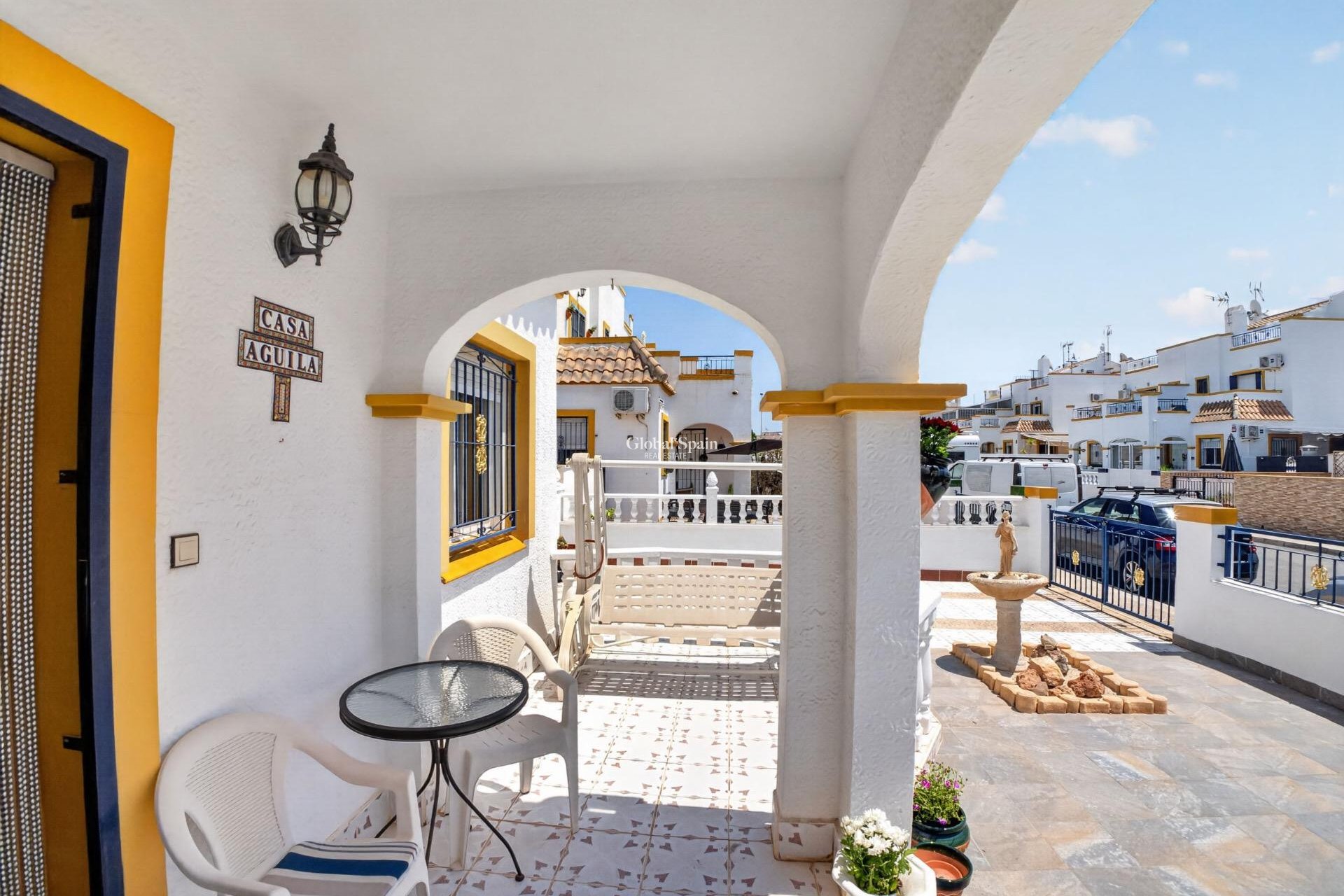 Odsprzedaż - DOM -
TORREVIEJA - 