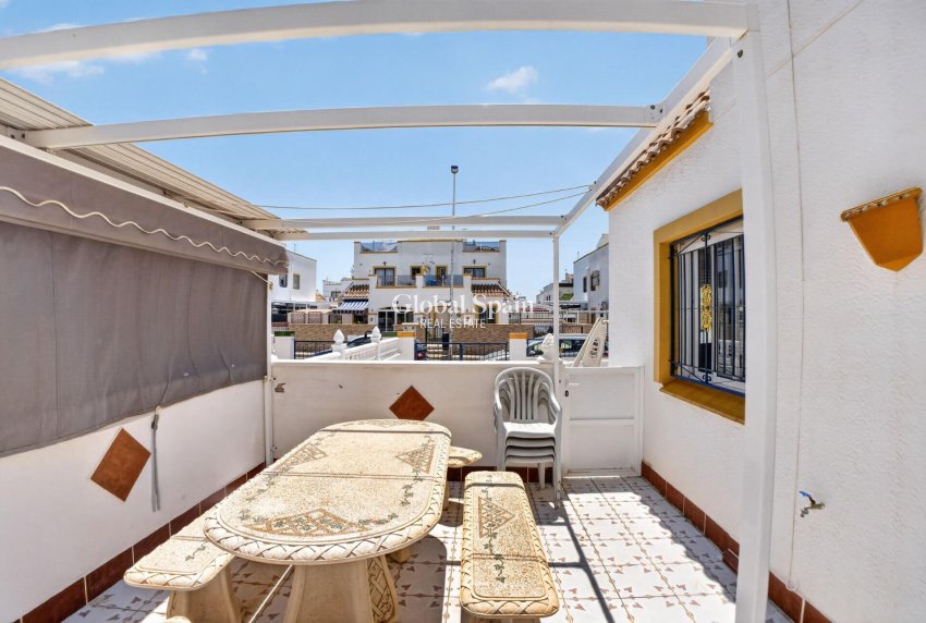 Odsprzedaż - DOM -
TORREVIEJA - 