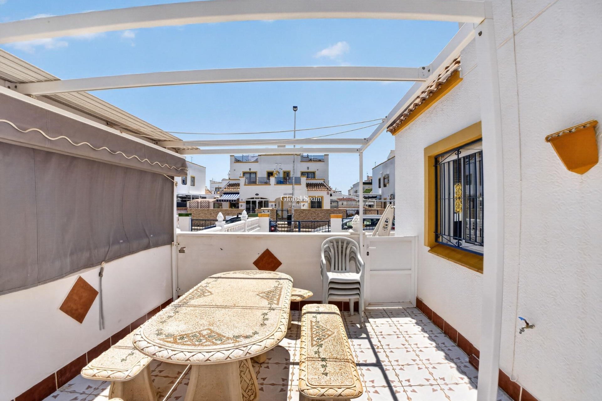 Odsprzedaż - DOM -
TORREVIEJA - 