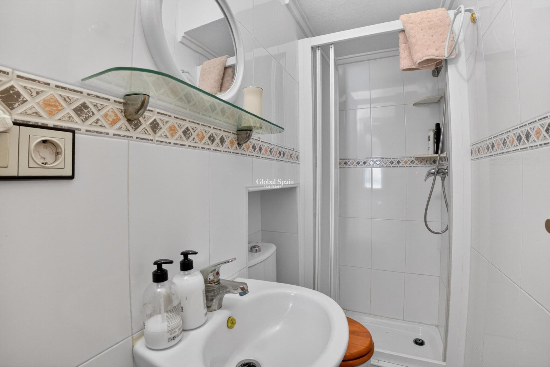 Odsprzedaż - DOM -
TORREVIEJA - 
