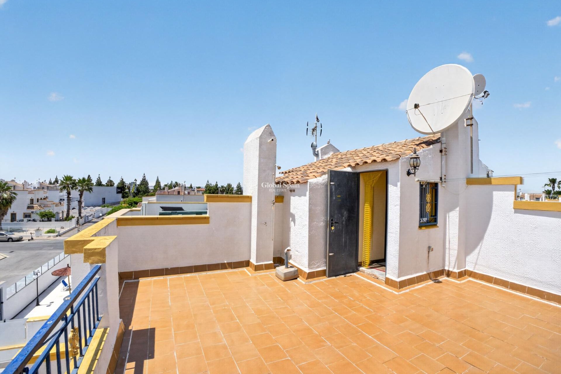 Odsprzedaż - DOM -
TORREVIEJA - 