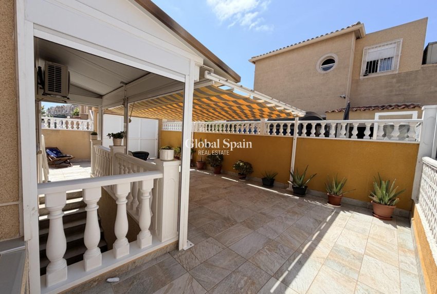Odsprzedaż - DOM -
TORREVIEJA - 