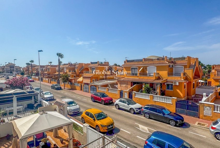 Odsprzedaż - DOM -
TORREVIEJA - 