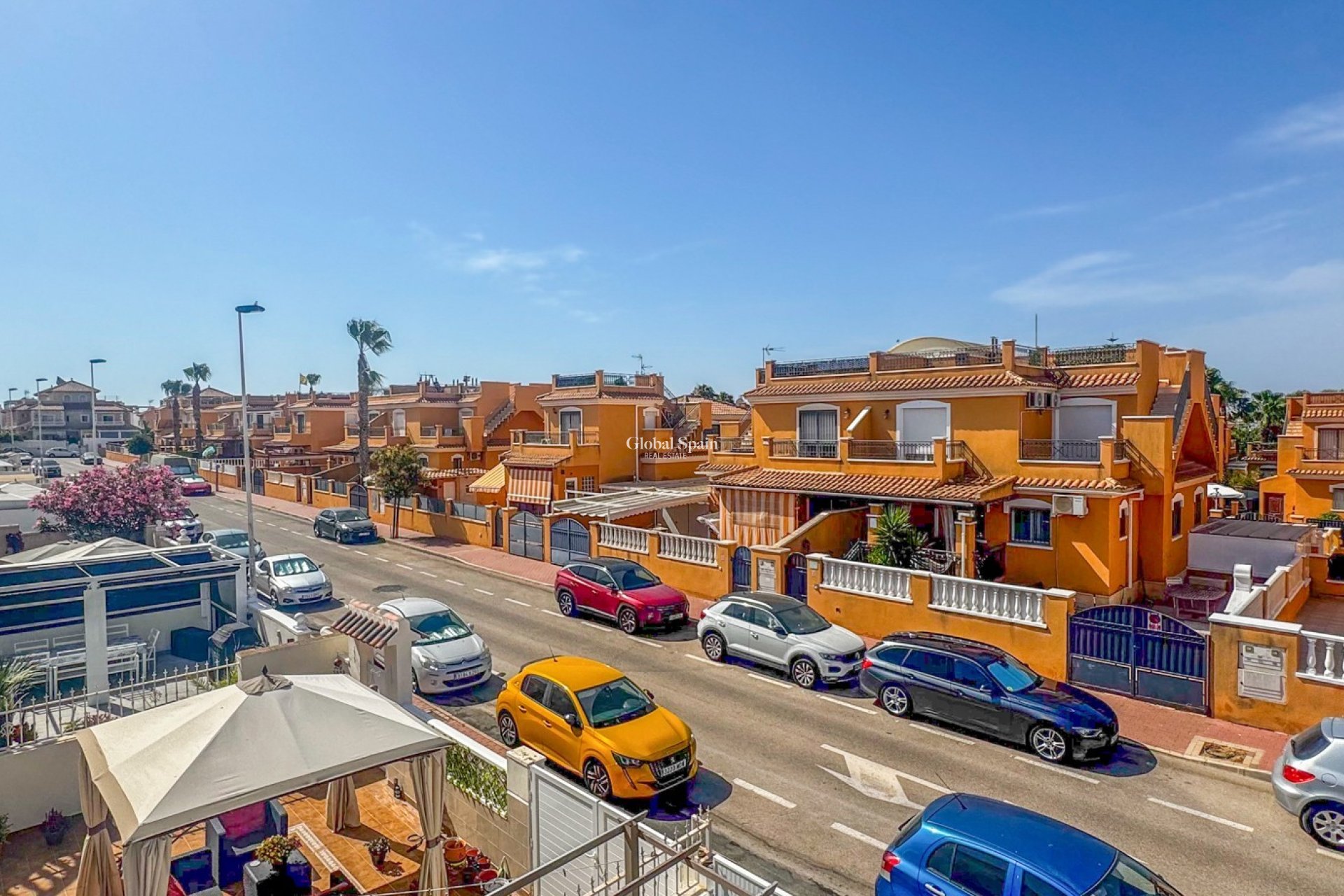 Odsprzedaż - DOM -
TORREVIEJA - 