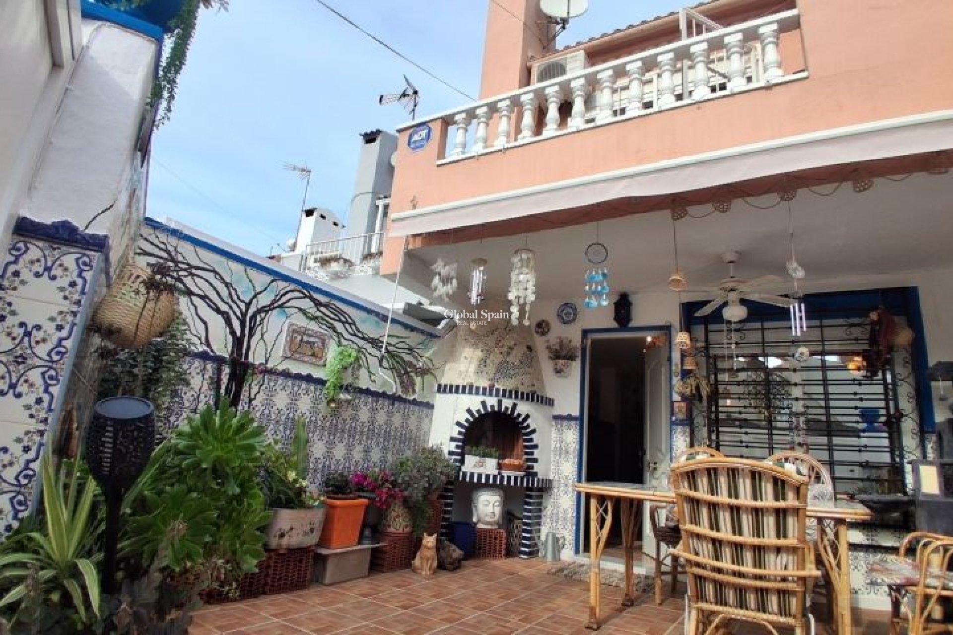 Odsprzedaż - DOM -
TORREVIEJA - 