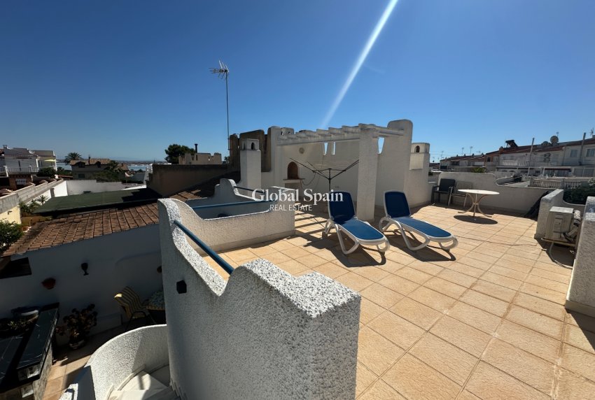 Odsprzedaż - DOM -
TORREVIEJA - 