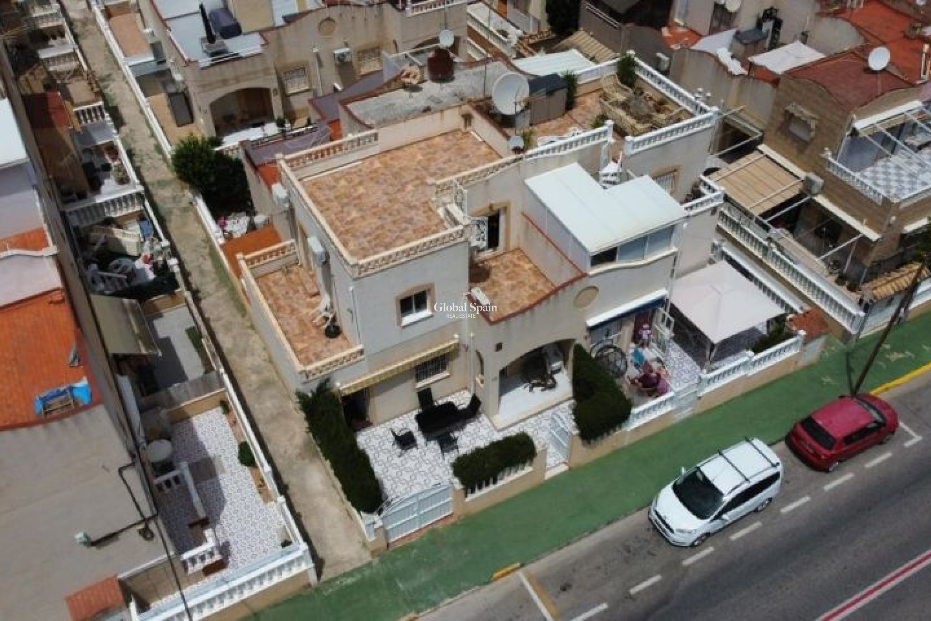 Odsprzedaż - DOM -
TORREVIEJA - 