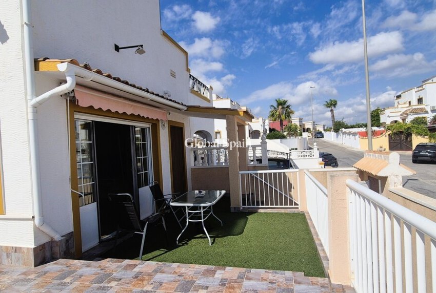 Odsprzedaż - DOM -
TORREVIEJA - 