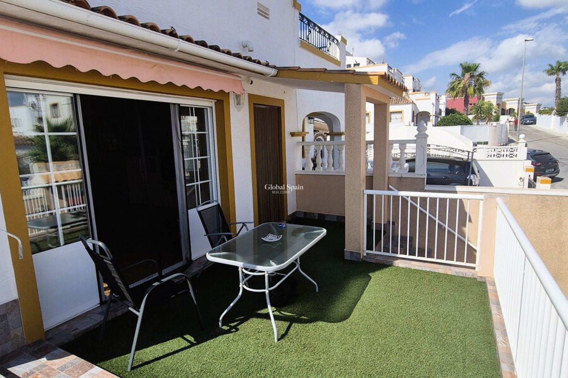 Odsprzedaż - DOM -
TORREVIEJA - 