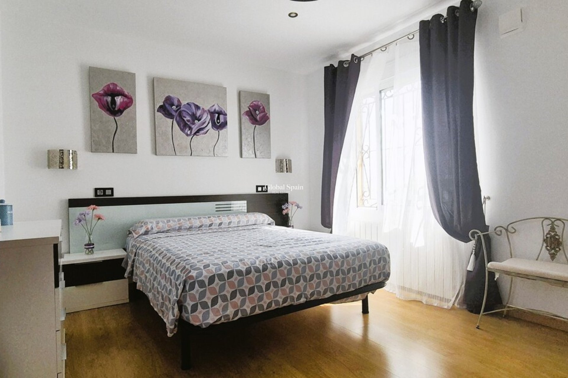Odsprzedaż - DOM -
TORREVIEJA - 