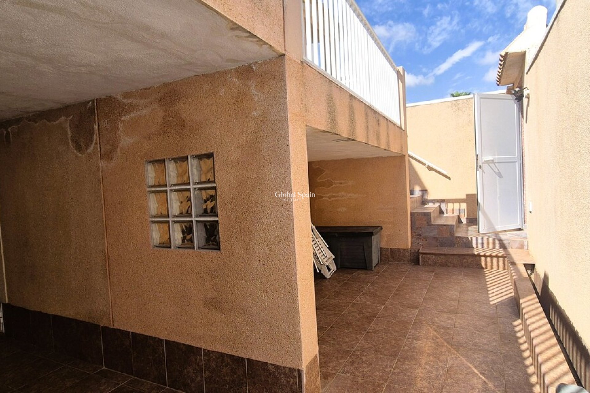 Odsprzedaż - DOM -
TORREVIEJA - 