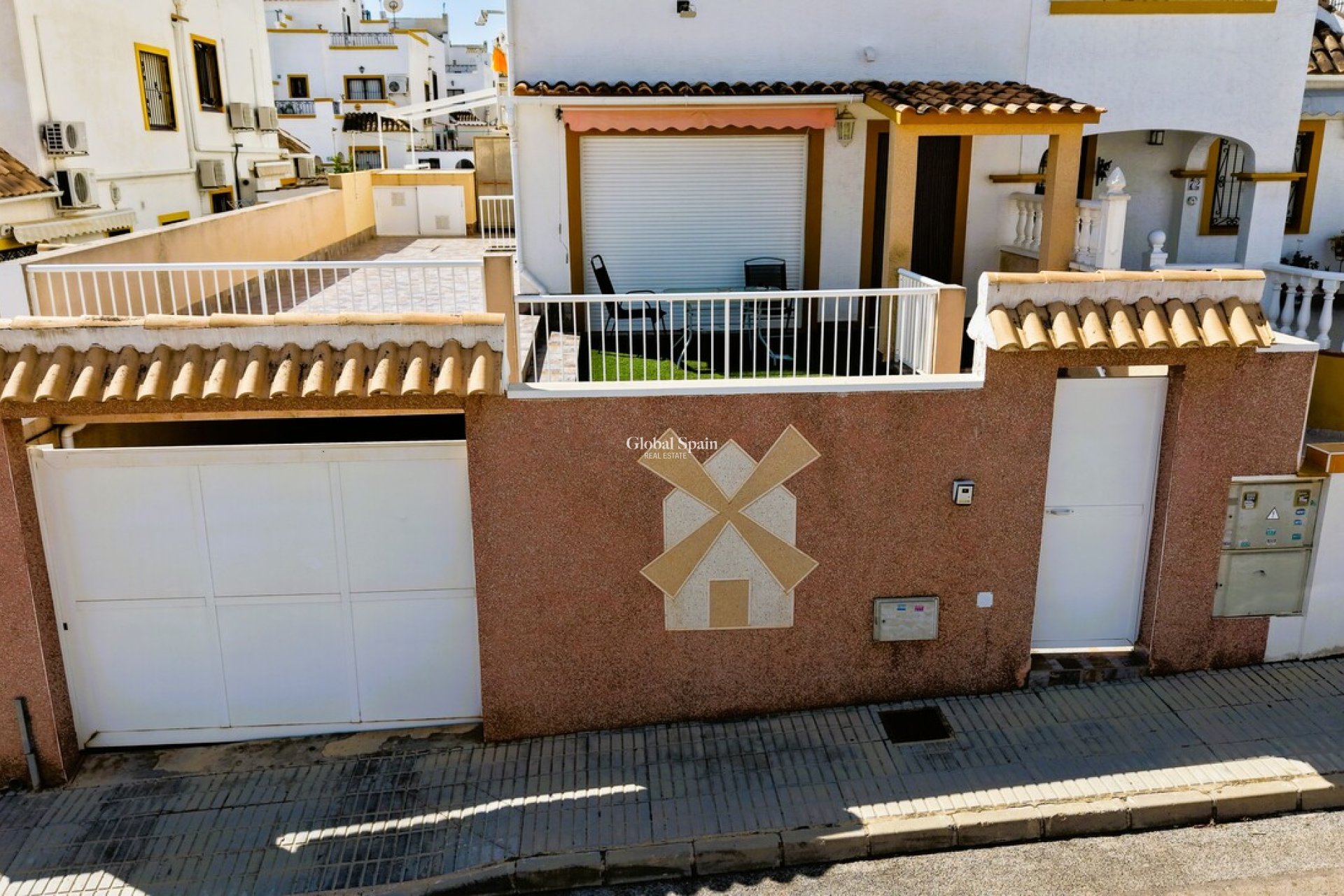 Odsprzedaż - DOM -
TORREVIEJA - 