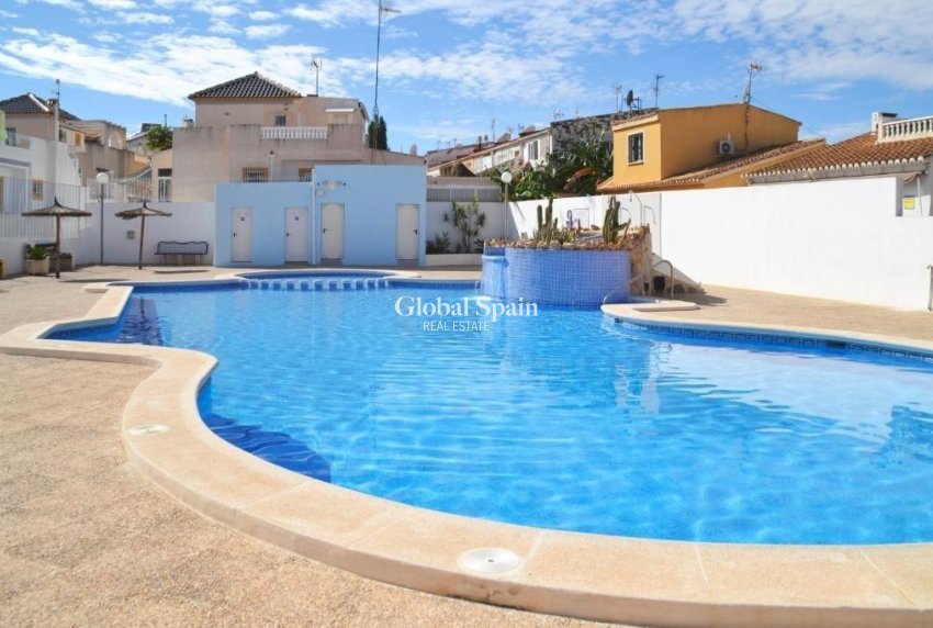 Odsprzedaż - DOM -
TORREVIEJA - 
