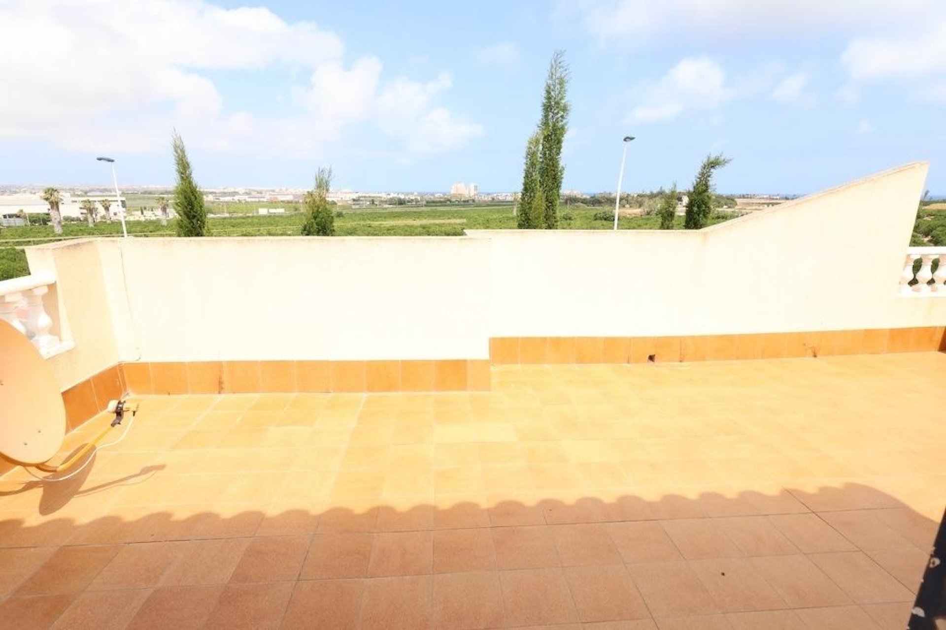 Odsprzedaż - DOM -
TORREVIEJA - 