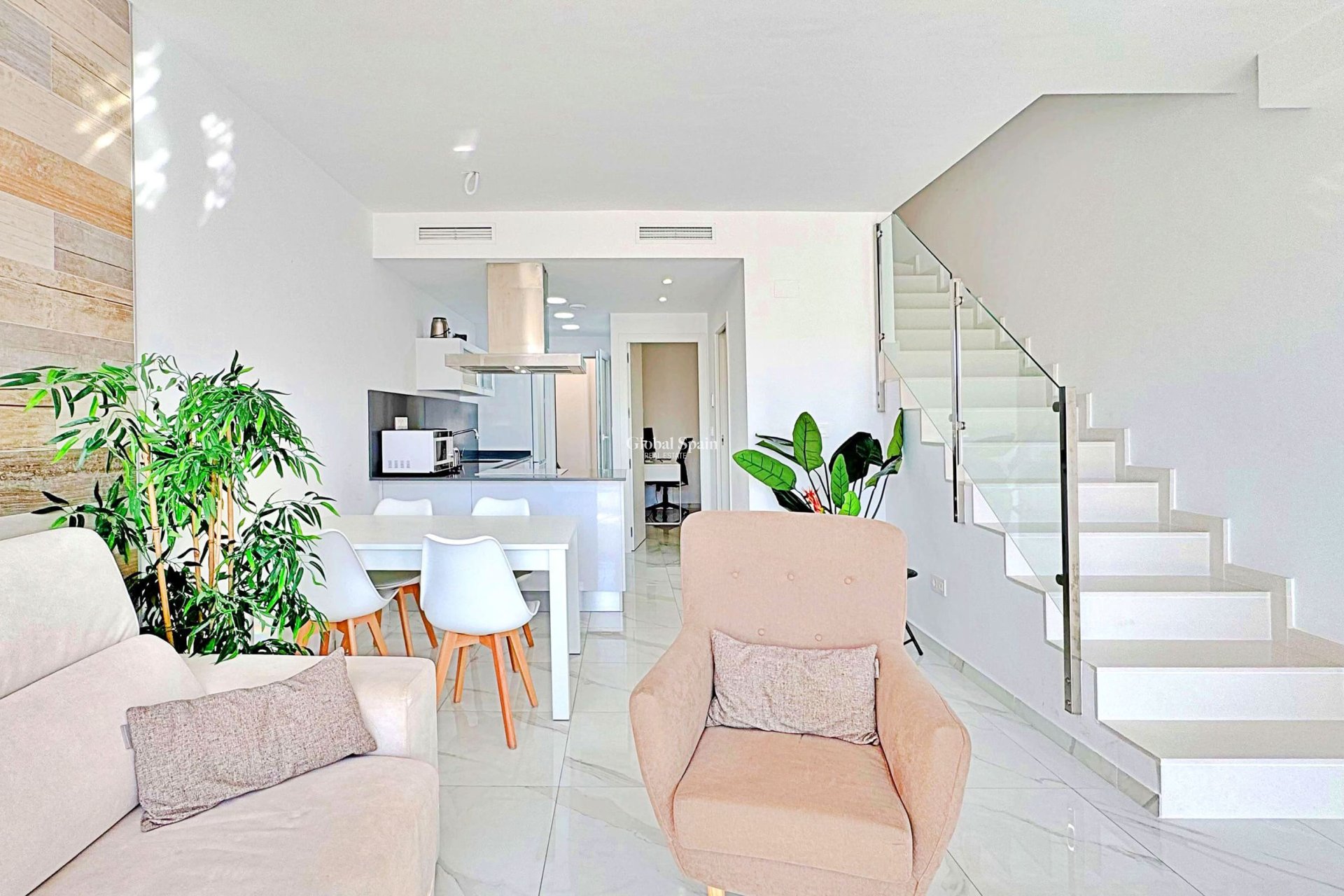 Odsprzedaż - DOM -
TORREVIEJA - 