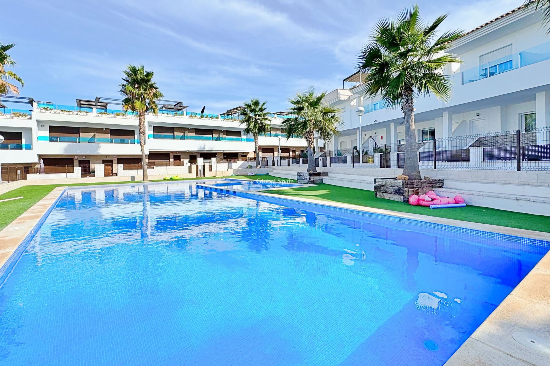 Odsprzedaż - DOM -
TORREVIEJA - 