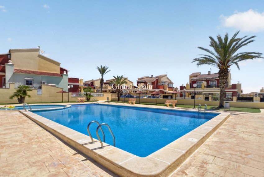 Odsprzedaż - DOM -
TORREVIEJA - 