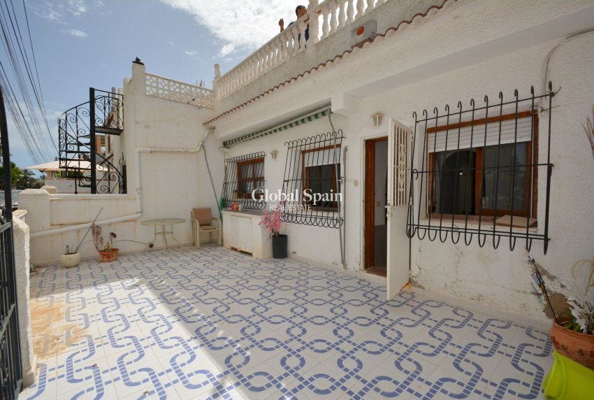 Odsprzedaż - DOM -
TORREVIEJA - 