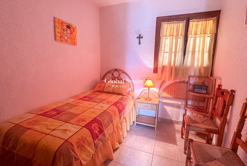 Odsprzedaż - DOM -
TORREVIEJA - 