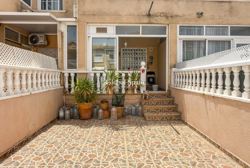Odsprzedaż - DOM -
TORREVIEJA - 