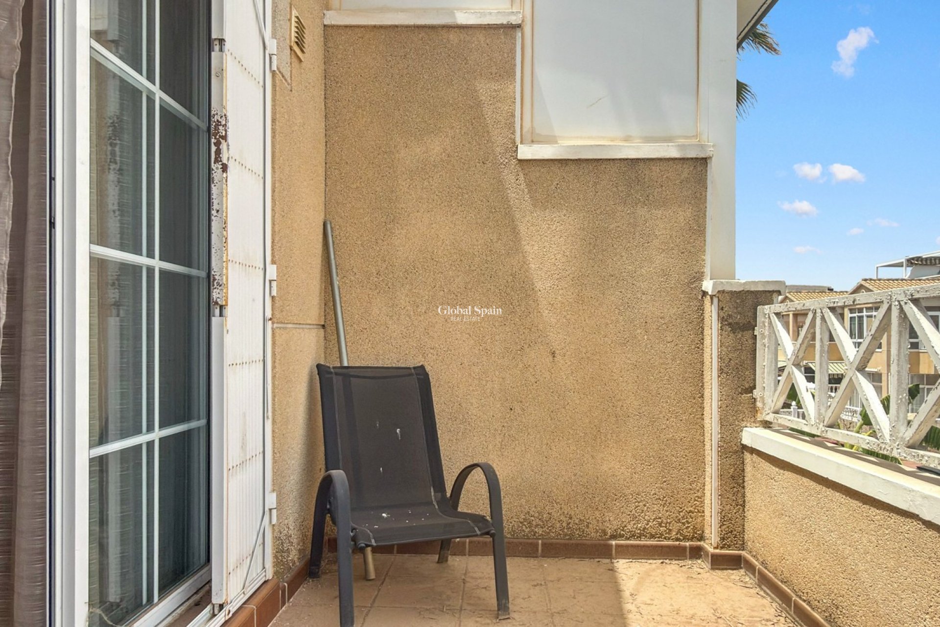 Odsprzedaż - DOM -
TORREVIEJA - 