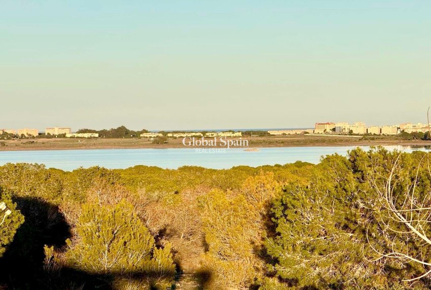 Odsprzedaż - DOM -
TORREVIEJA - 