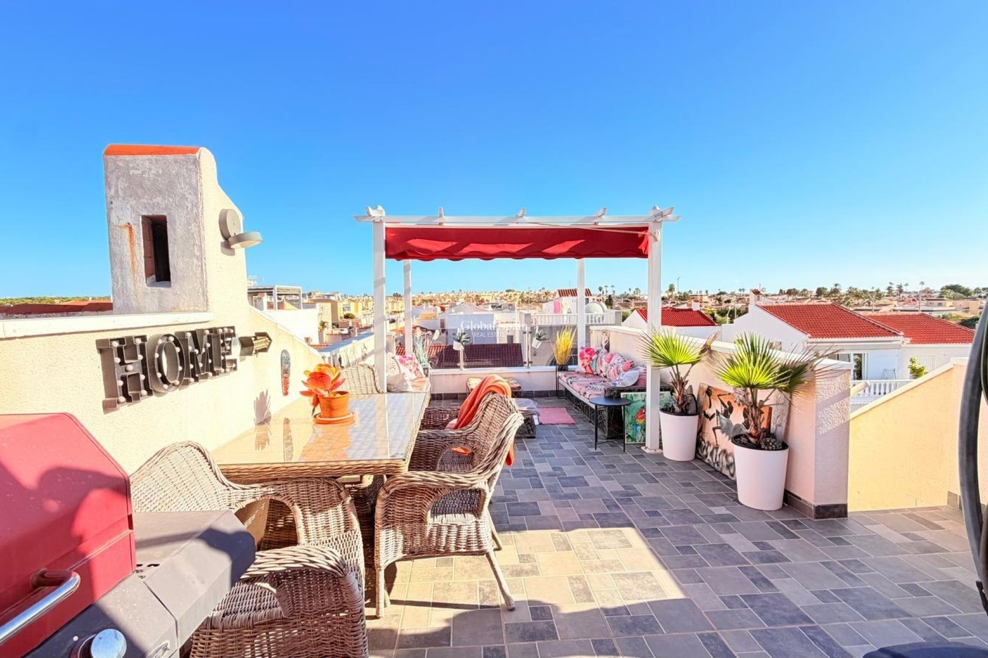 Odsprzedaż - DOM -
TORREVIEJA - 