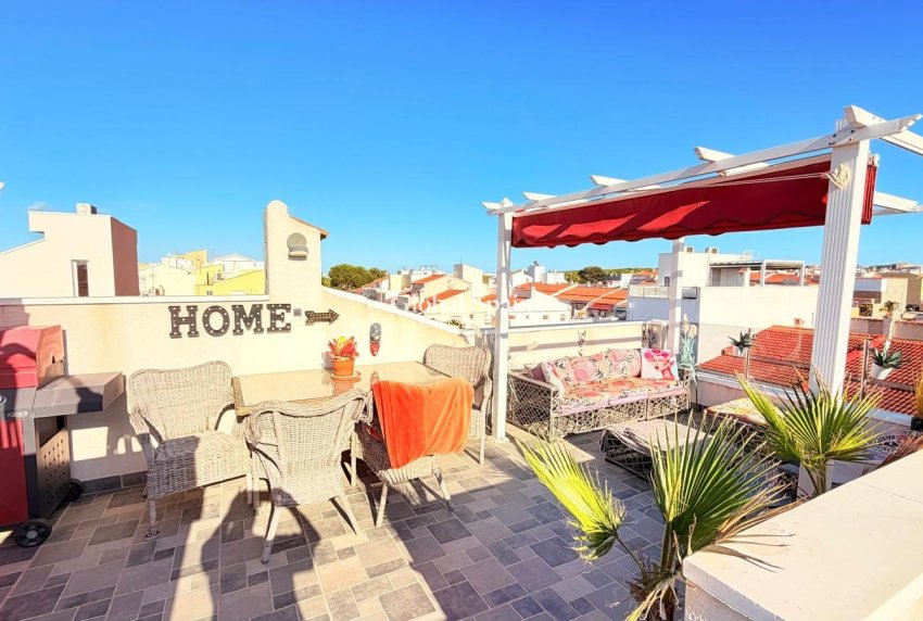 Odsprzedaż - DOM -
TORREVIEJA - 