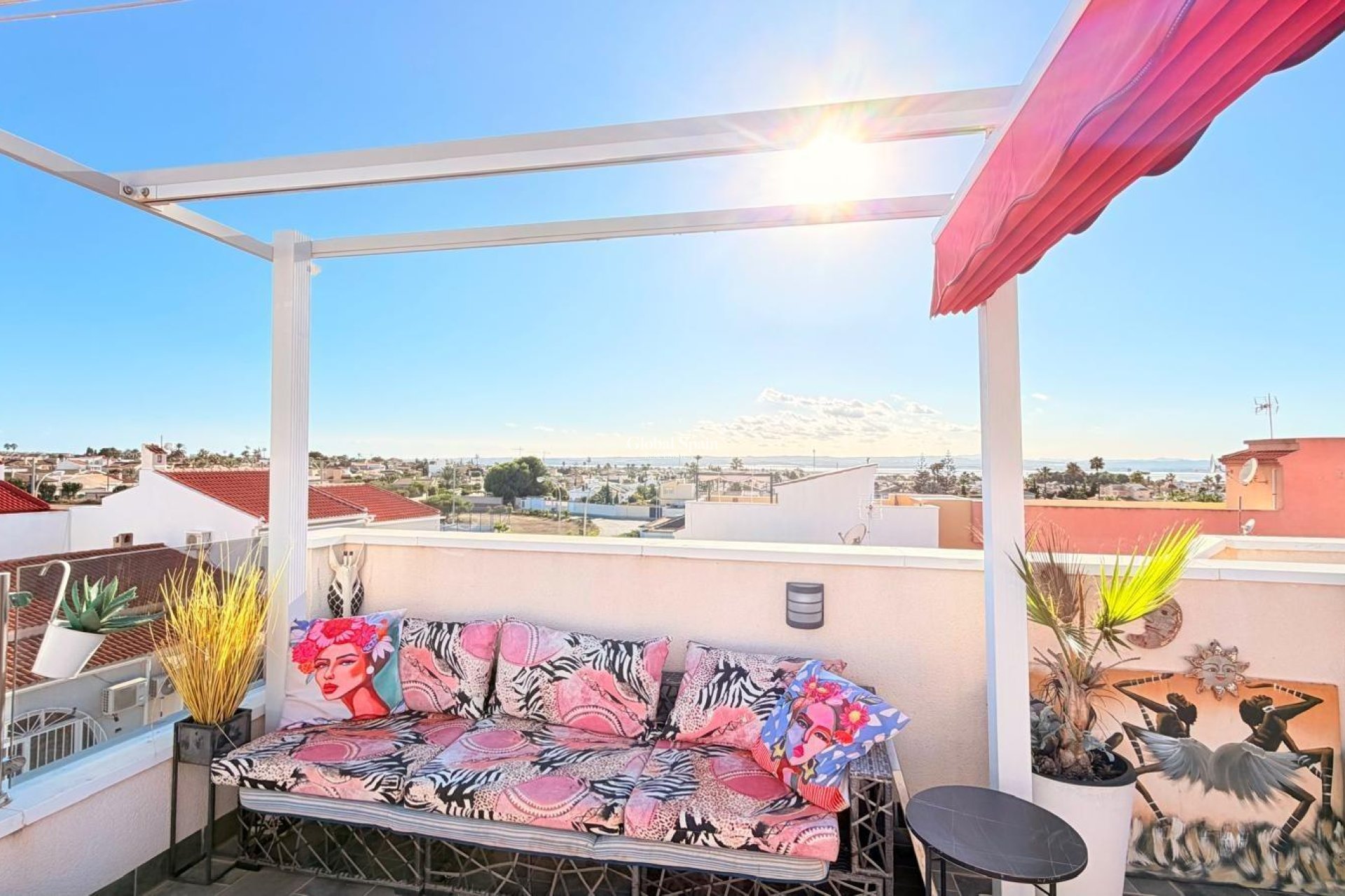 Odsprzedaż - DOM -
TORREVIEJA - 