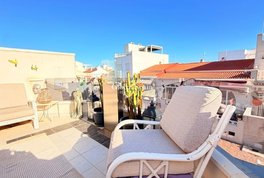 Odsprzedaż - DOM -
TORREVIEJA - 