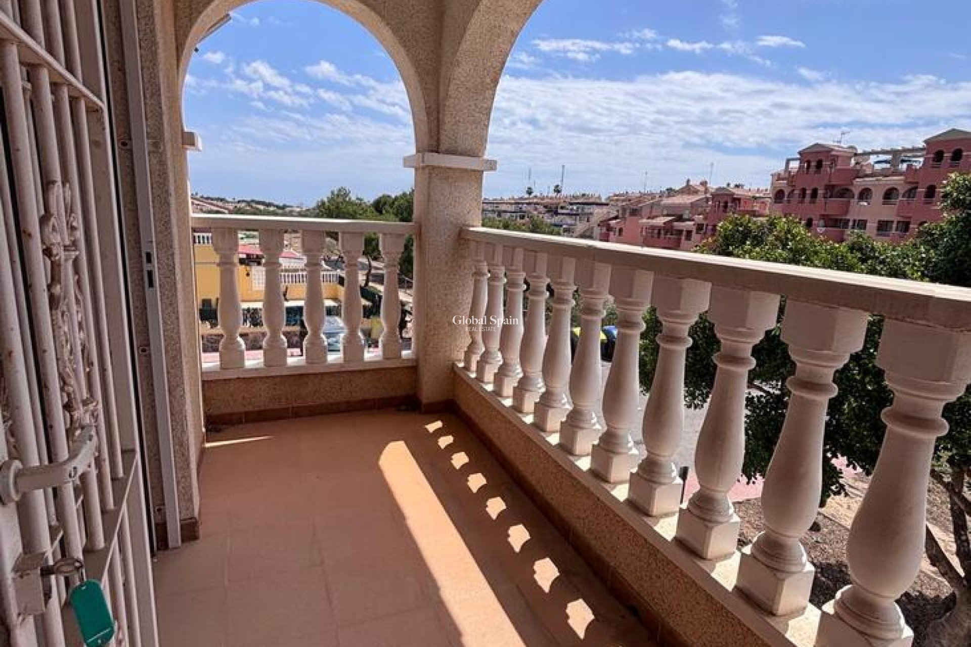 Odsprzedaż - DOM -
VILLAMARTÍN - Costa Blanca