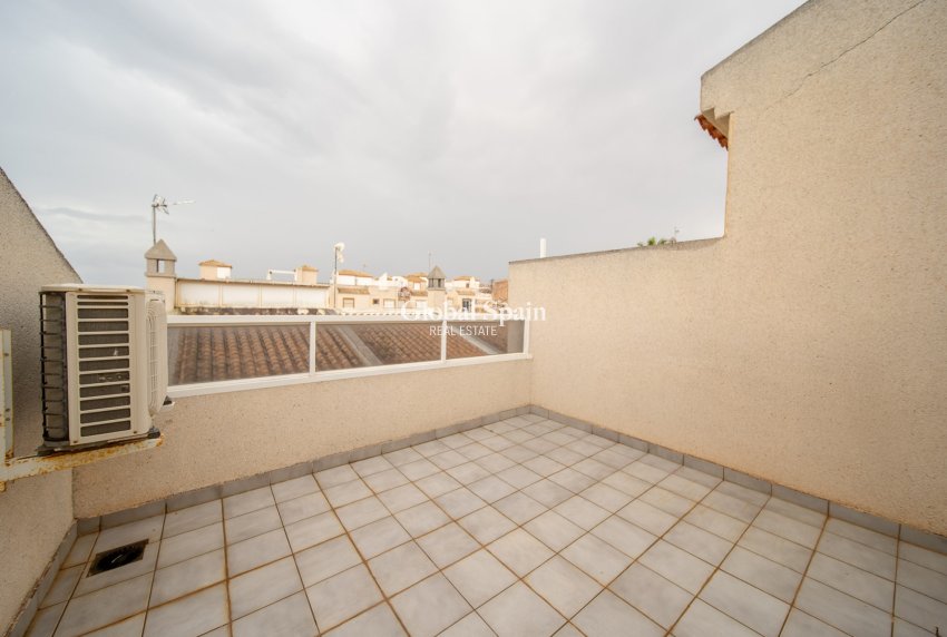 Odsprzedaż - Dom w miasteczku -
TORREVIEJA - Torreblanca