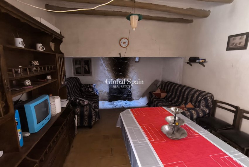 Odsprzedaż - DOM -
YECLA - Inland